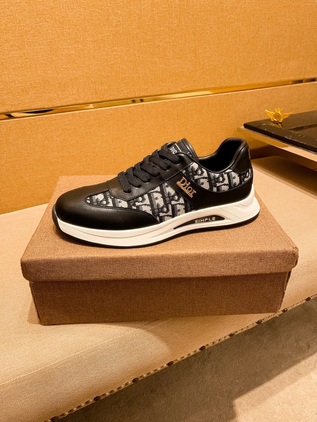 Men's shoes 💰 420💰🔥【Dior】🔥High-end brand of men's shoes official website 1:1 latest masterpiece: the upper is made of Italian imported first-layer cowhide with technical cloth fabric, the original comfortable and breathable lining ➕the original non-slip and wear-resistant outsole🔥, making walking more convenient and comfortable! An exclusive new model, a stunning work, a beautiful 1:1 replica [color] compared to the official quality! Create a fashionable personality to set off your uniqueness! A must-have for trendy men! Classic🔥Size: 38-44 Color: 🔥 2⃣️colors available🔥